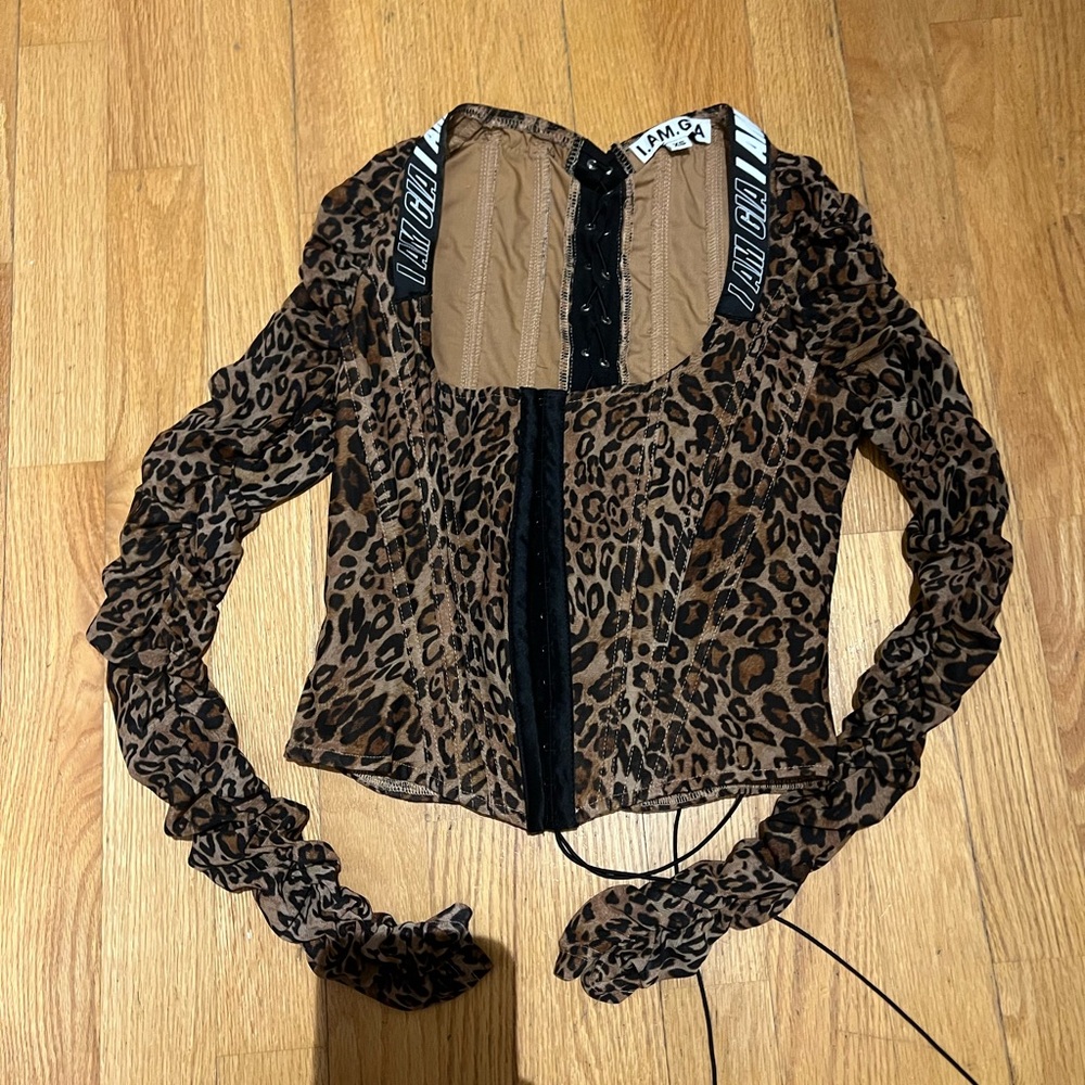 Worn 1 time super flattering top